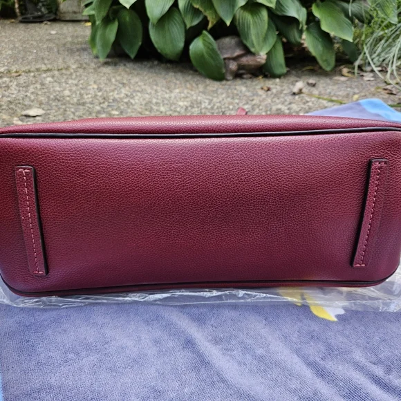 Marc Jacobs The Editor Tote Bag Pebbled Leather Tailored Oversized Cabernet NWT - Picture 9 of 16